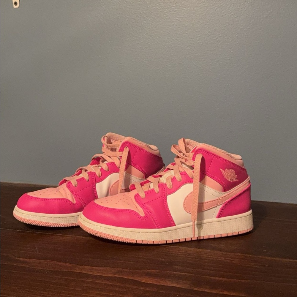 jordan 1 mid  sneakers